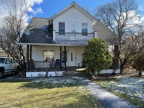 69 Highland Ave, Mount Hope, NY 10963
