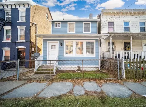 29 Carter St, Newburgh, NY 12550