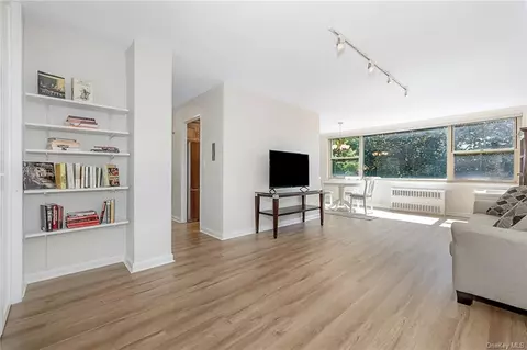 12 Old Mamaroneck Rd #6J, White Plains, NY 10605