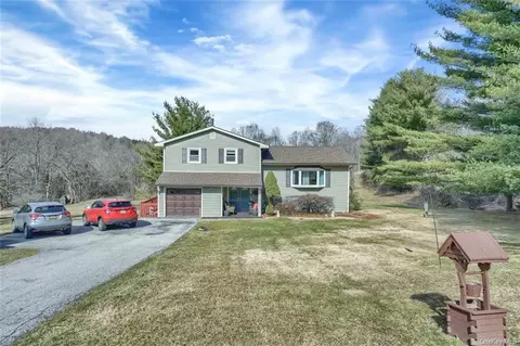 24 Emily Ln, Monroe, NY 10950