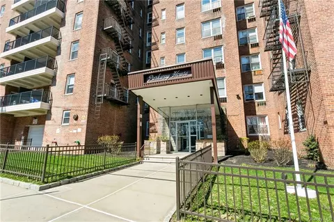 61 Bronx River Rd #3I, Yonkers, NY 10704