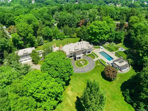 224 Central Dr, Briarcliff Manor, NY 10510