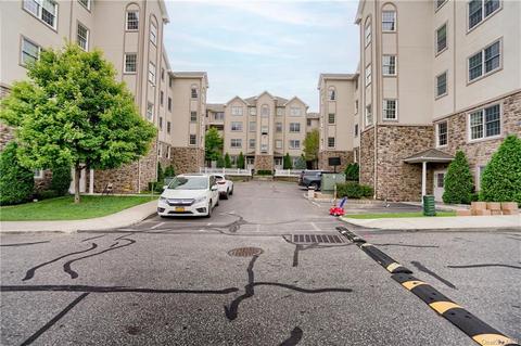 3101 Parkview Dr, Ramapo, NY 10977