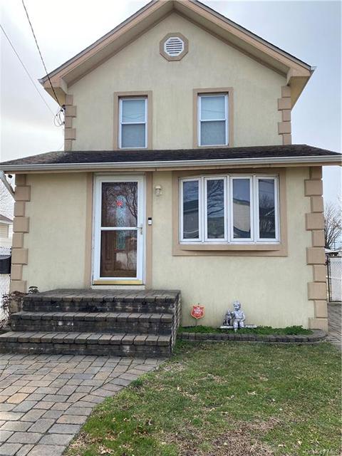 104 Pine St, Oceanside, NY 11572