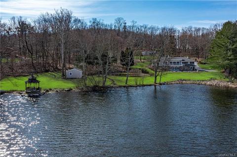 10 Grace Ln, New Castle, NY 10562 photo 1