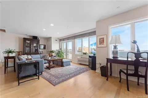 600 Clarence Ave #2E, Bronx, NY 10465