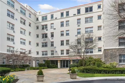 1 Stoneleigh Plz #1L, Bronxville, NY 10708