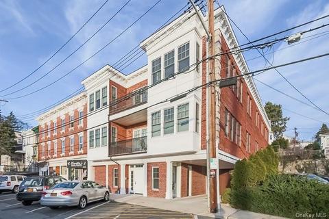 12 N Astor St, Greenburgh, NY 10533