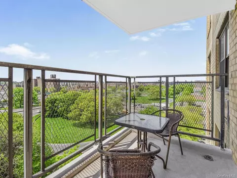 920 Metcalf Ave #10J, Bronx, NY 10473