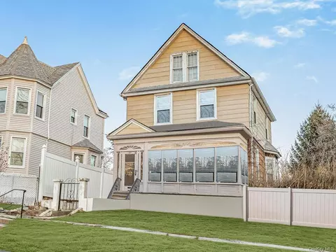 322 Upland Ave, Yonkers, NY 10703