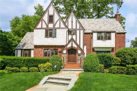 245 Lyncroft Rd, New Rochelle, NY 10804