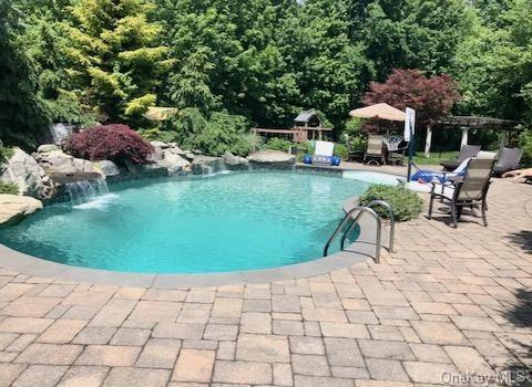 11 Bittern Dr, Clarkstown, NY 10954