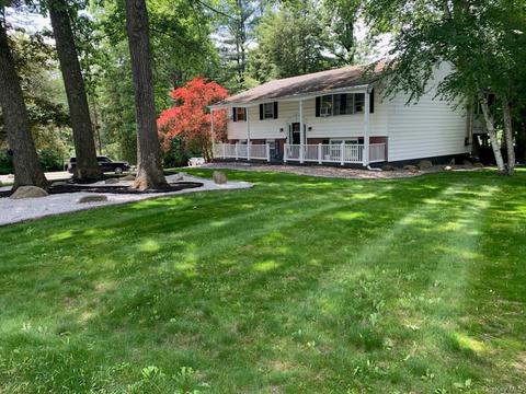 200 Geymer Dr, Mahopac, NY 10541