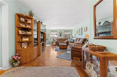30 Cole Ave #LC, Ramapo, NY 10977