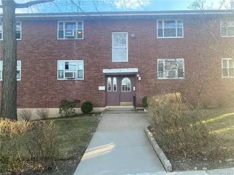 2 Gateway Rd #2D, Yonkers, NY 10703