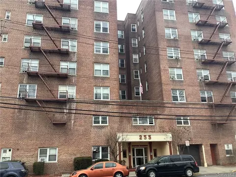 255 Bronx River Rd #7S, Yonkers, NY 10704