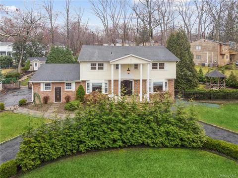 29 Woodhaven Dr, Clarkstown, NY 10956