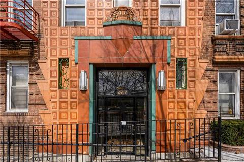 601 Pelham Pkwy N #210, Bronx, NY 10467