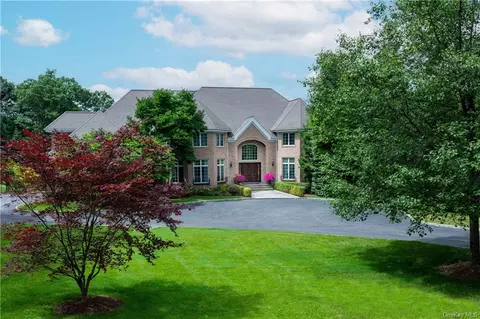 7 Fawn Ln, North Castle, NY 10504