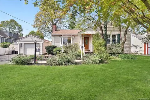2 Sycamore Ln, Rye, NY 10573