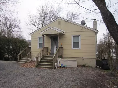515 Shore Dr, New Windsor, NY 12553