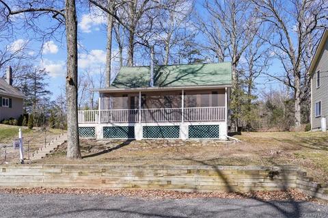 55 Hubshop Rd, Chester, NY 10918