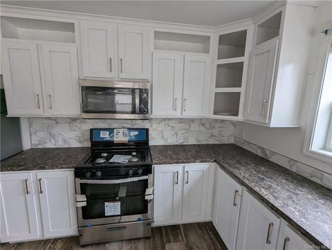 211 Brittany Ter #211, New Windsor, NY 12575