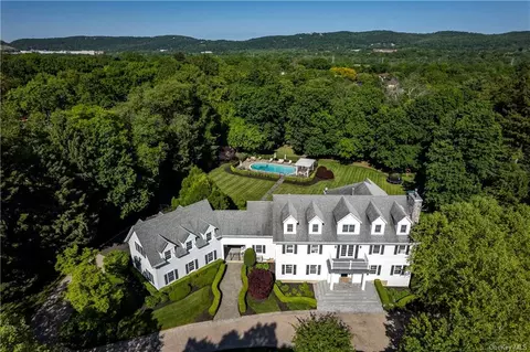 259 Sickletown Rd, Clarkstown, NY 10994