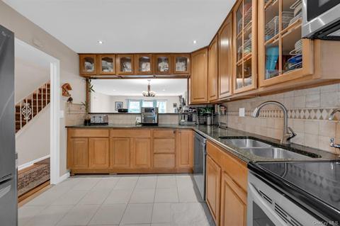 124 Texas Ave, Yonkers, NY 10708