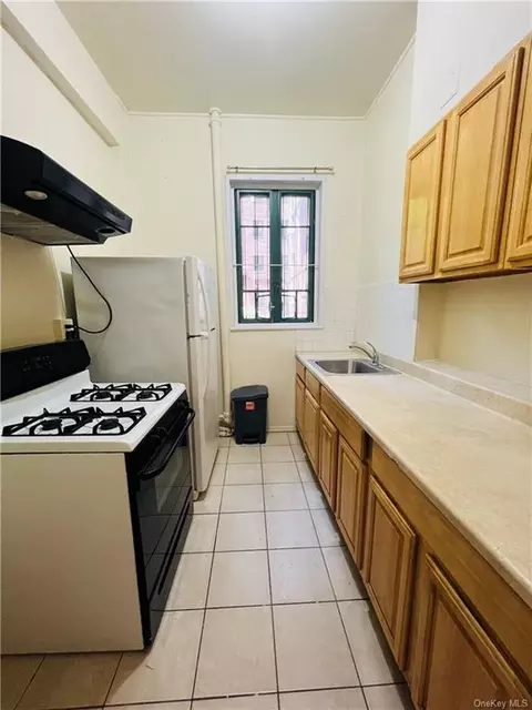 1575 Unionport Rd #MH, Bronx, NY 10462