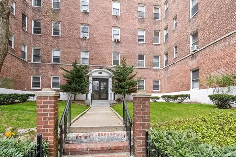 811 Bronx River Rd #3G, Yonkers, NY 10708