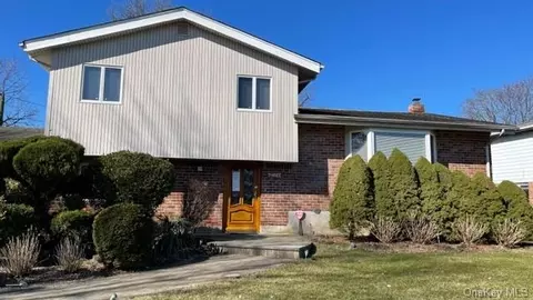3 Tompkins Ave, Jericho, NY 11753