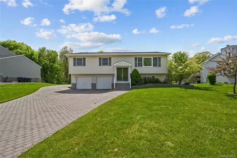 5 Clinton Dr, Washingtonville, NY 10992
