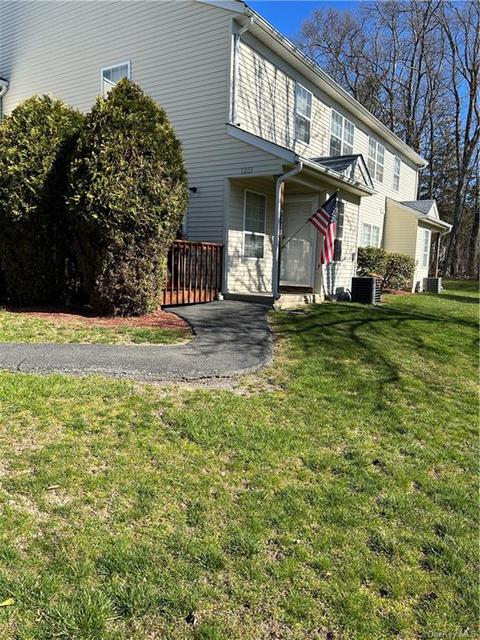 1203 Honey Locust Ct, Highland Mills, NY 10930