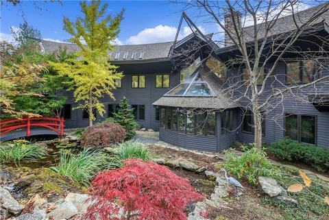 18 Wampus Lake Dr, North Castle, NY 10504