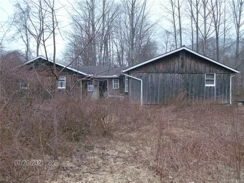 110 Old Mill Rd, Hancock, NY 13783