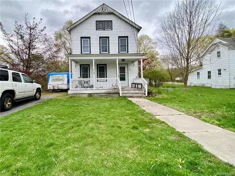 36 Railroad Ave, Crawford, NY 12566