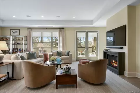 120 Old Post Rd #PHD 406, Rye, NY 10580