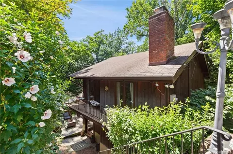 16 Summit Pl, Mount Pleasant, NY 10570