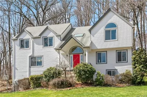 12 Blake Ln, Cortlandt, NY 10567