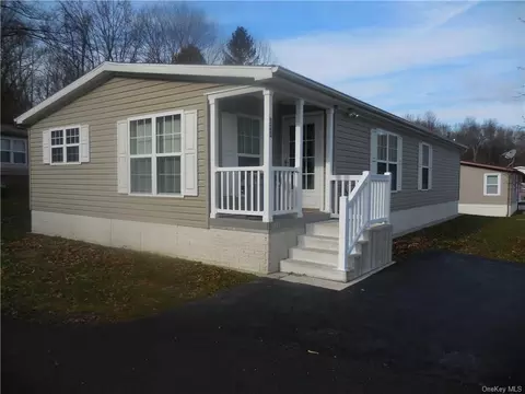 125 Brittany Ter #125, New Windsor, NY 12575