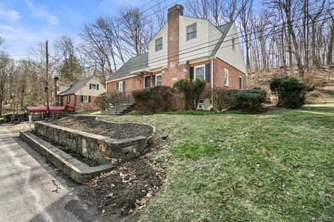 306 Oak Ln, Newburgh, NY 12550