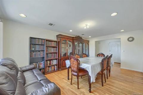 21 Rovna Ct #111, Kiryas Joel, NY 10950