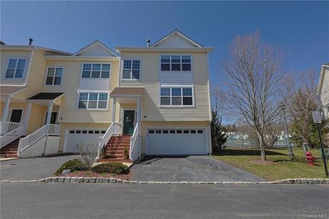 104 Woodlake Dr #5, Middletown, NY 10940