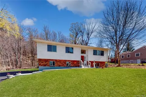 106 Gold Rd, Beekman, NY 12570