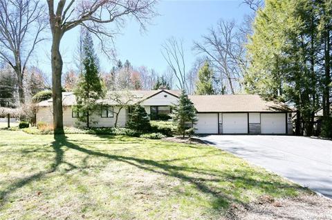 12 Kevin Dr, Ramapo, NY 10901