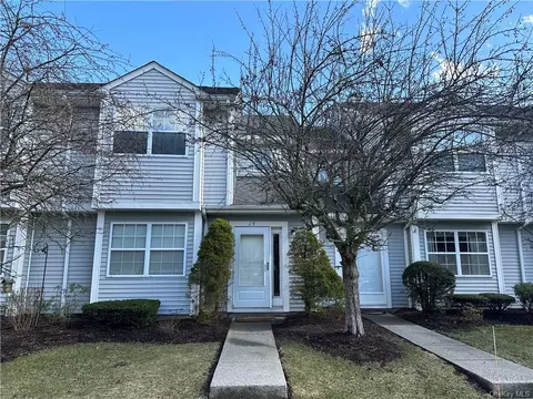 24 Spruce St, Pawling, NY 12564