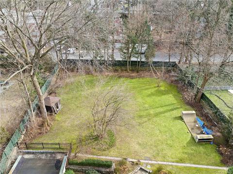 98 Park Ave, Eastchester, NY 10708