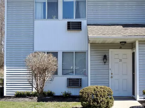 21 Ruth Ct, Middletown, NY 10940