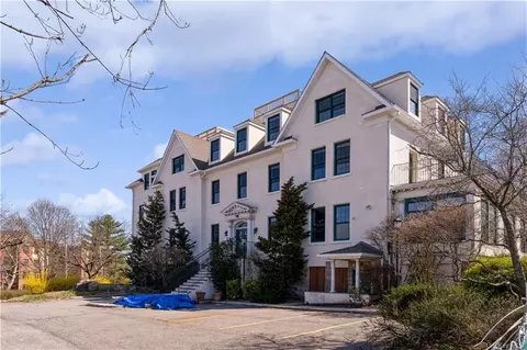 325 Highland Ave #402, Mount Vernon, NY 10553